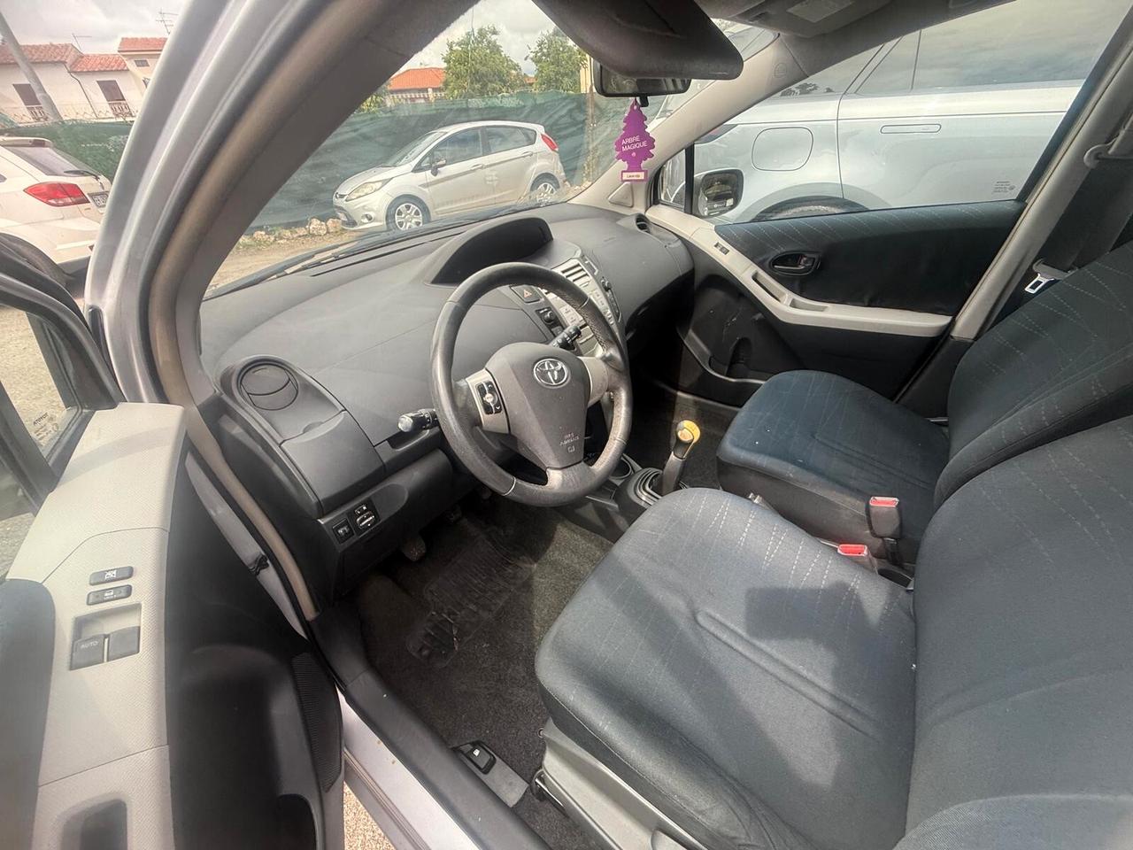 Toyota Yaris 1.0 5 porte