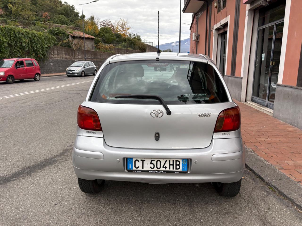 Toyota Yaris 1.3i 16V cat 5 porte Sol