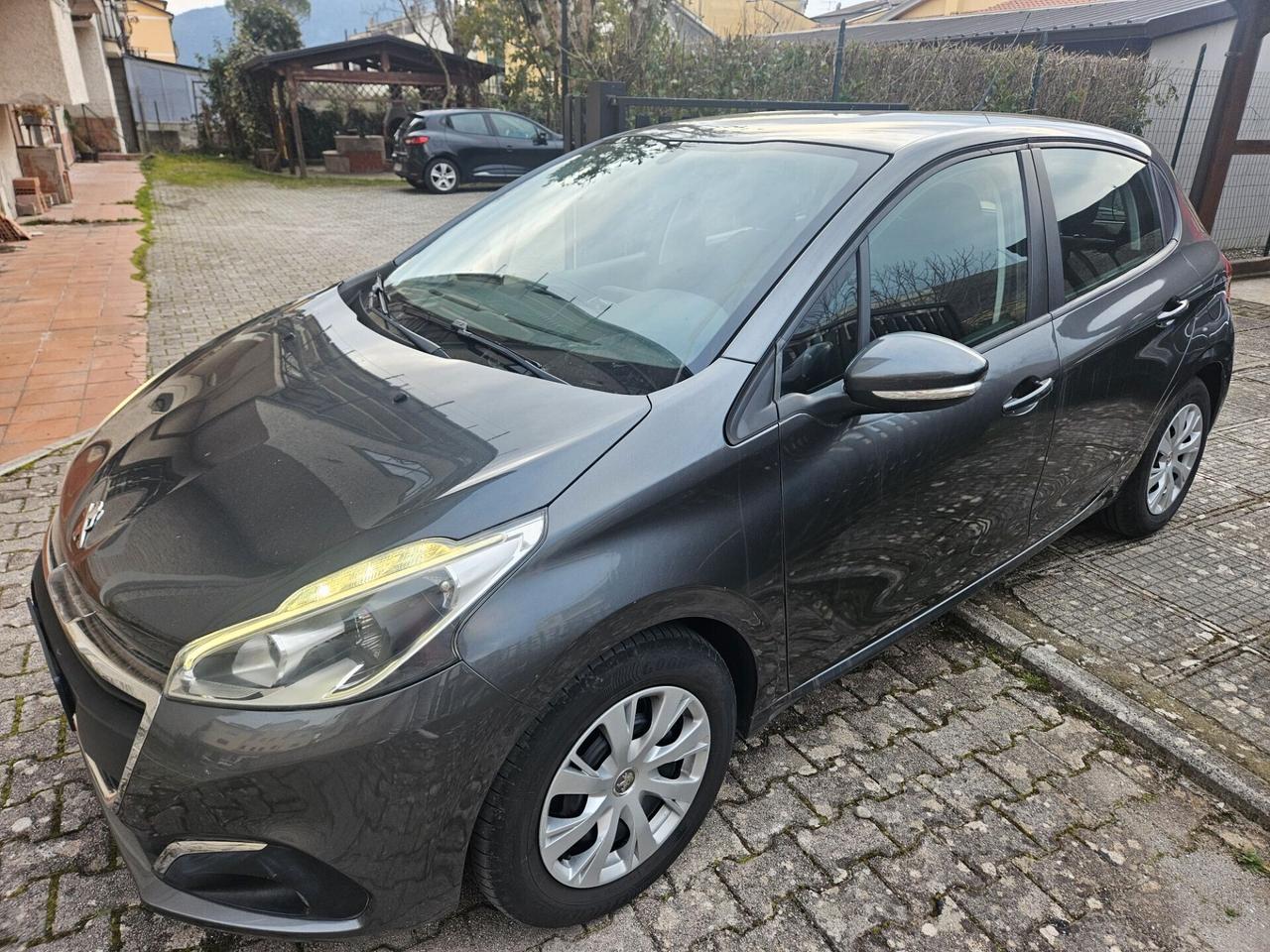 Peugeot 208 1.4 HDi 68 CV 5 porte OK NEOPATENTATI