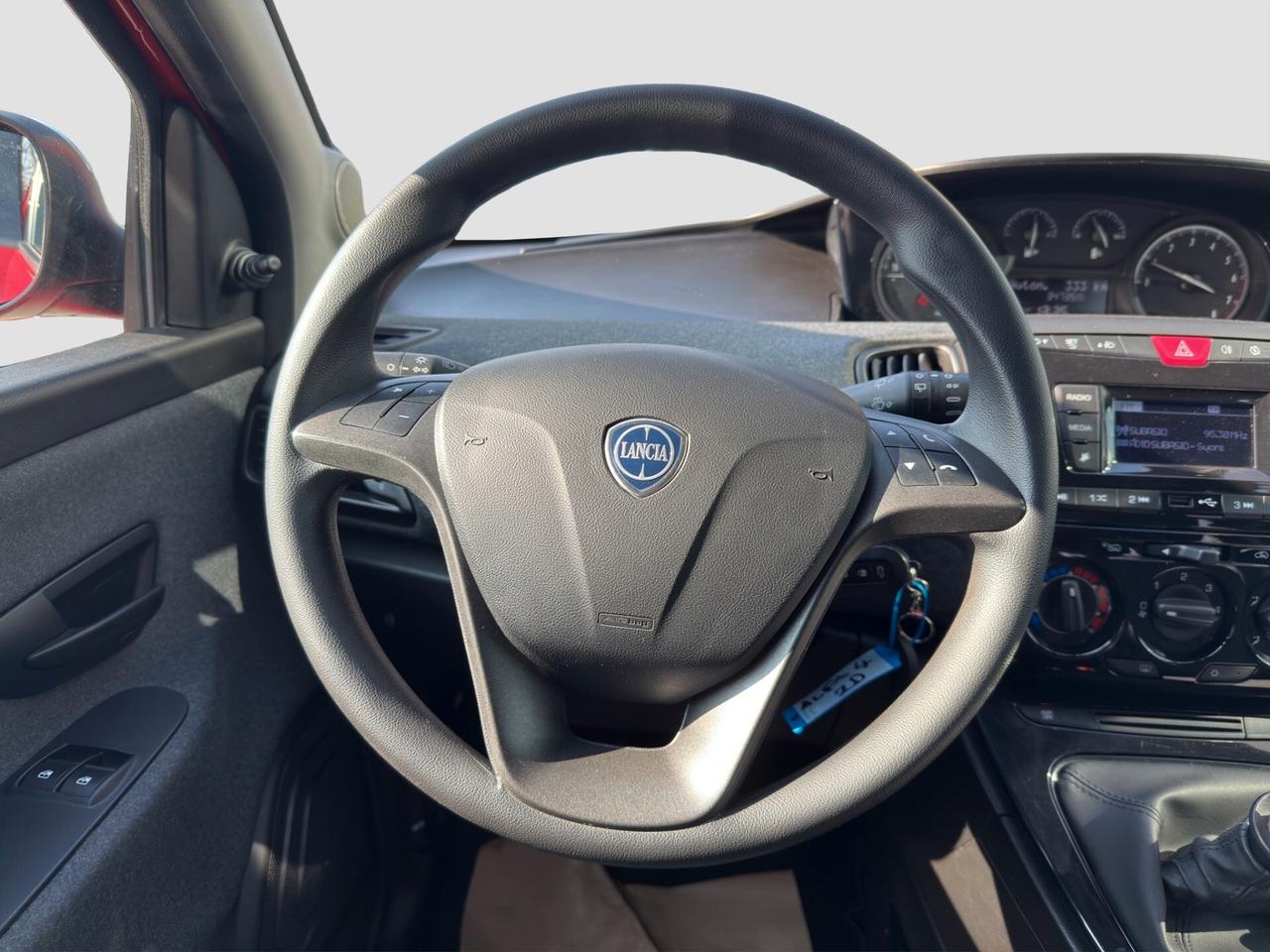 Lancia Ypsilon 1.0 FireFly 5 porte S&S Hybrid Silver