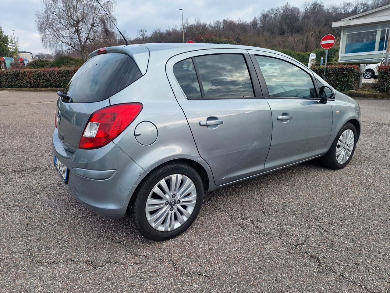 Opel Corsa 1.2 5 porte Sport