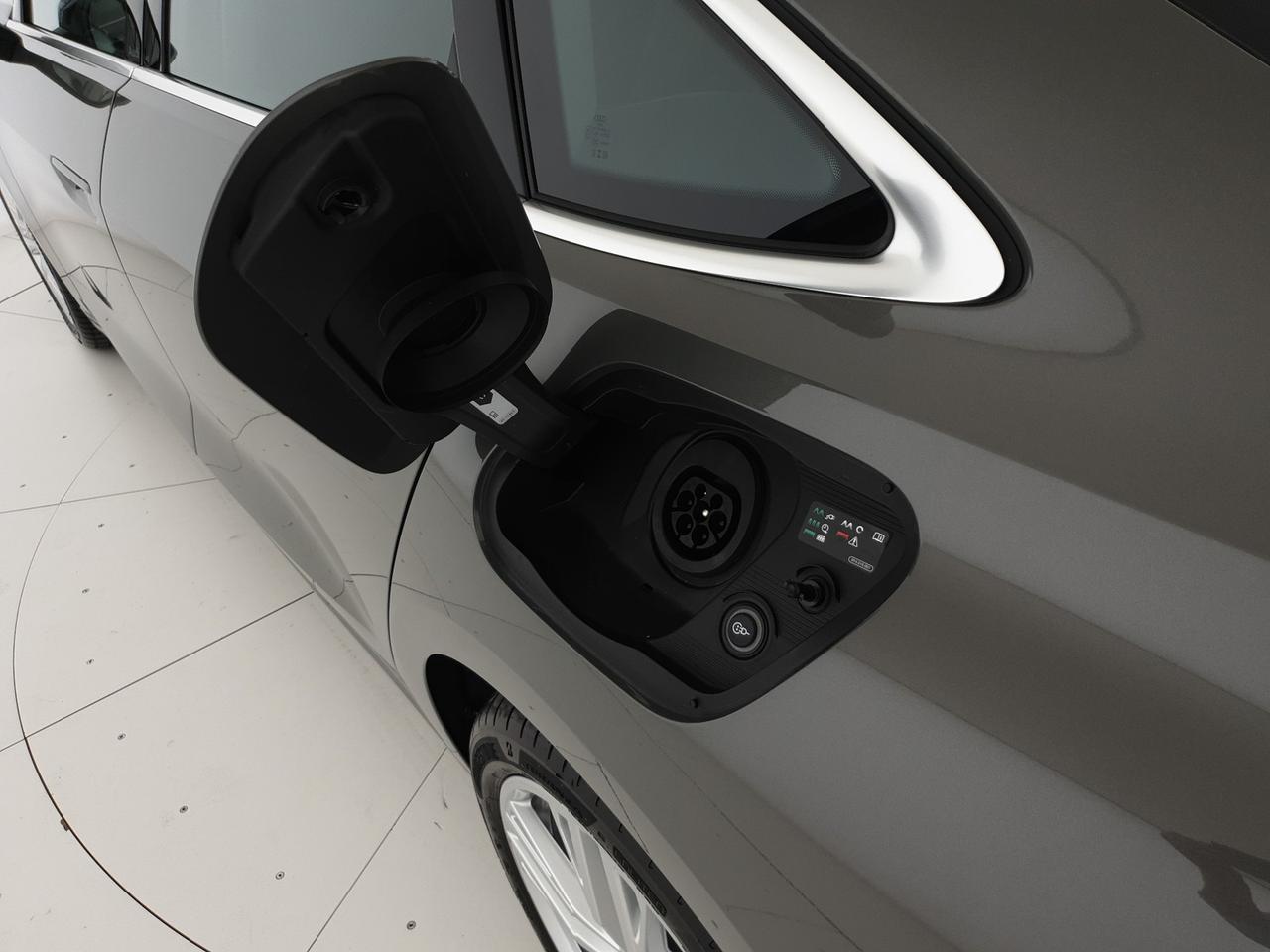 2.0e-hybrid 299CV quattro Str Business Advanced