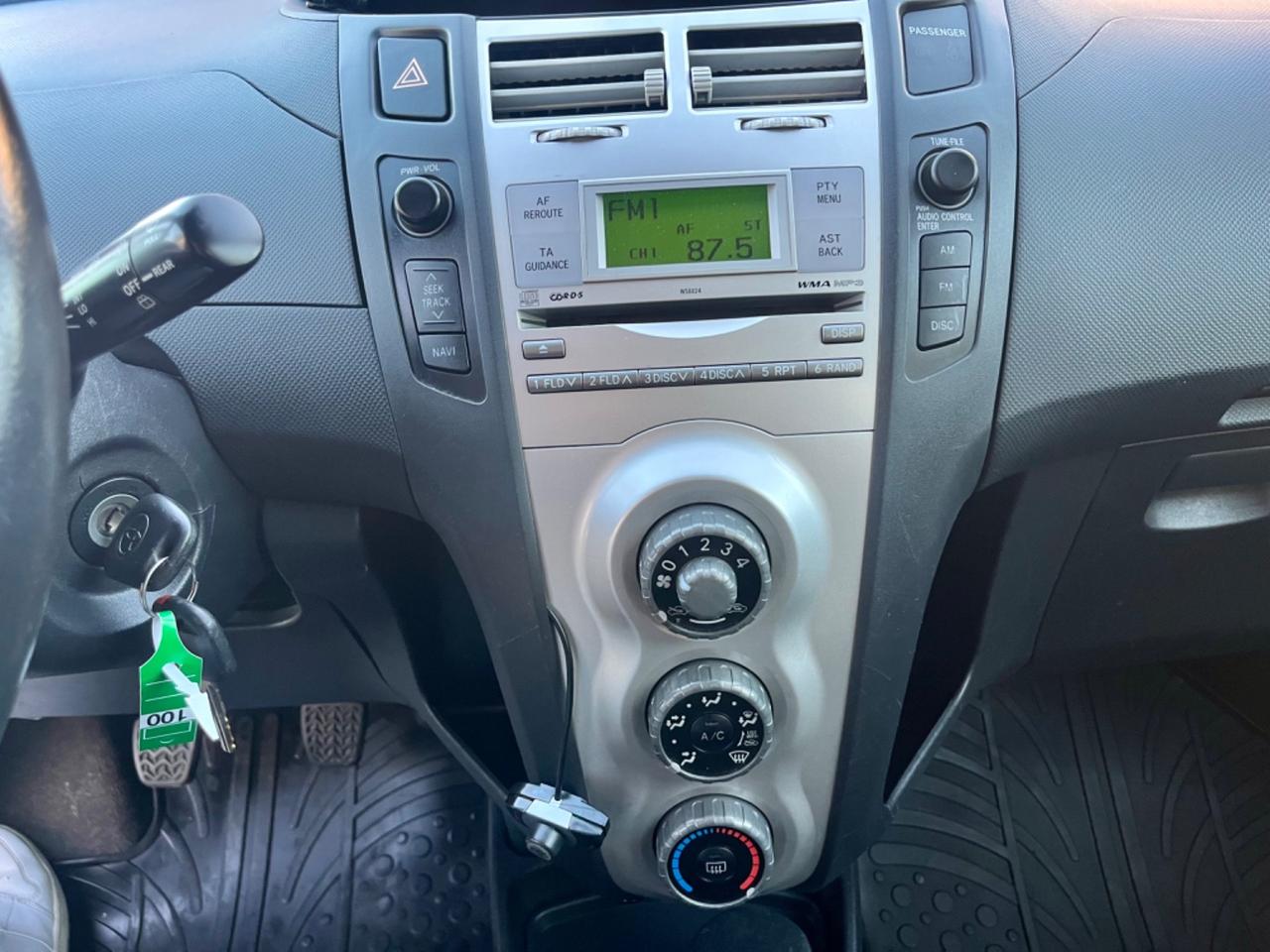 Toyota Yaris 1.3benz 2007 103.000km perfetta per neopatentati