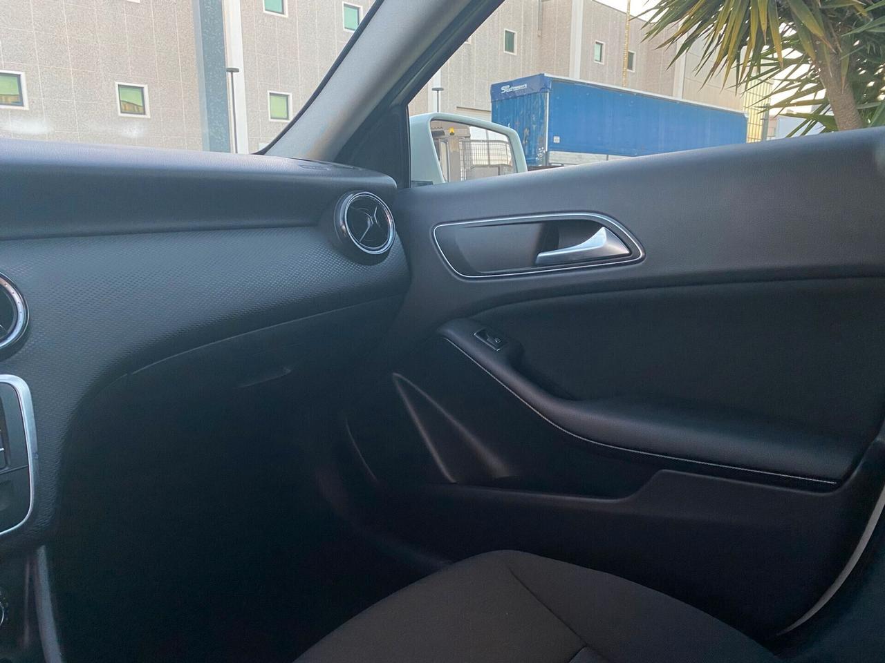 Mercedes-benz A 180 Business *13900Km
