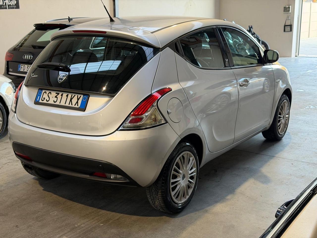 Lancia Ypsilon 1.2 69 CV 5 porte S&S Platinum