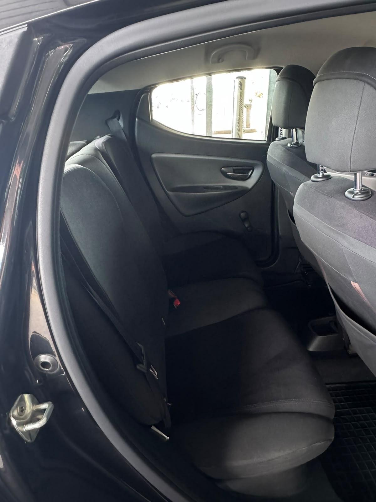 Lancia Ypsilon 0.9 TwinAir 85 CV 5 porte Metano Ecochic Gold