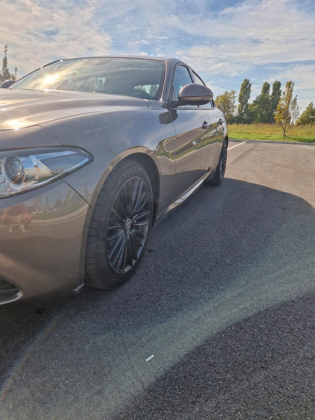Alfa Romeo Giulia 2.2 Turbodiesel 180 CV AT8 Business Sport Launch Ed.