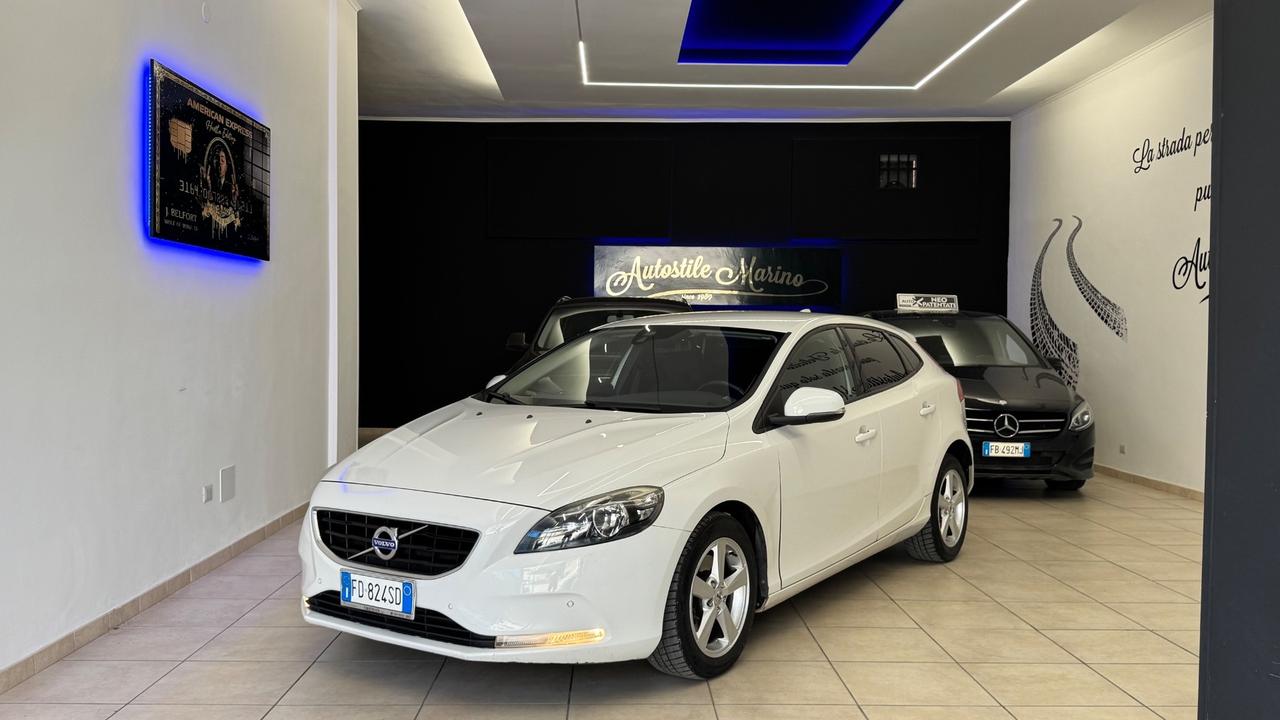 Volvo V40 D2 Momentum 2.0 120 Cv-2016