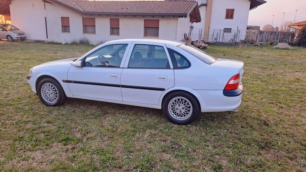Opel Vectra 1.8i 16V Clima