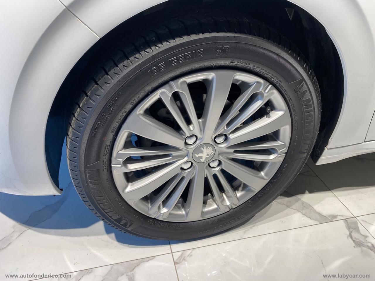 PEUGEOT 208 PureTech 82 5p. Allure