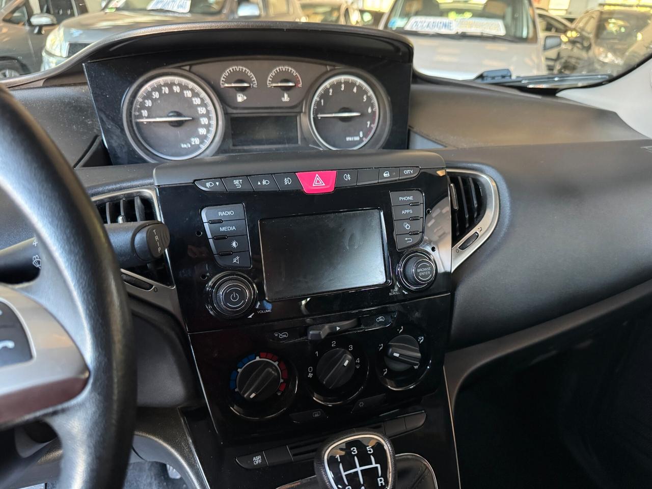 Lancia Ypsilon 1.2 69 CV 5 porte Platinum