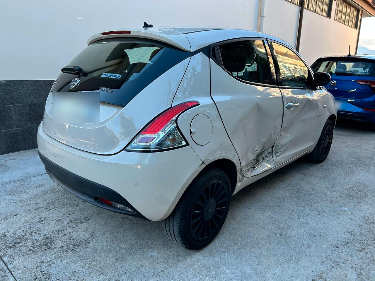 Lancia New Ypsilon 1.0 Hybrid - 2022 Incidentata