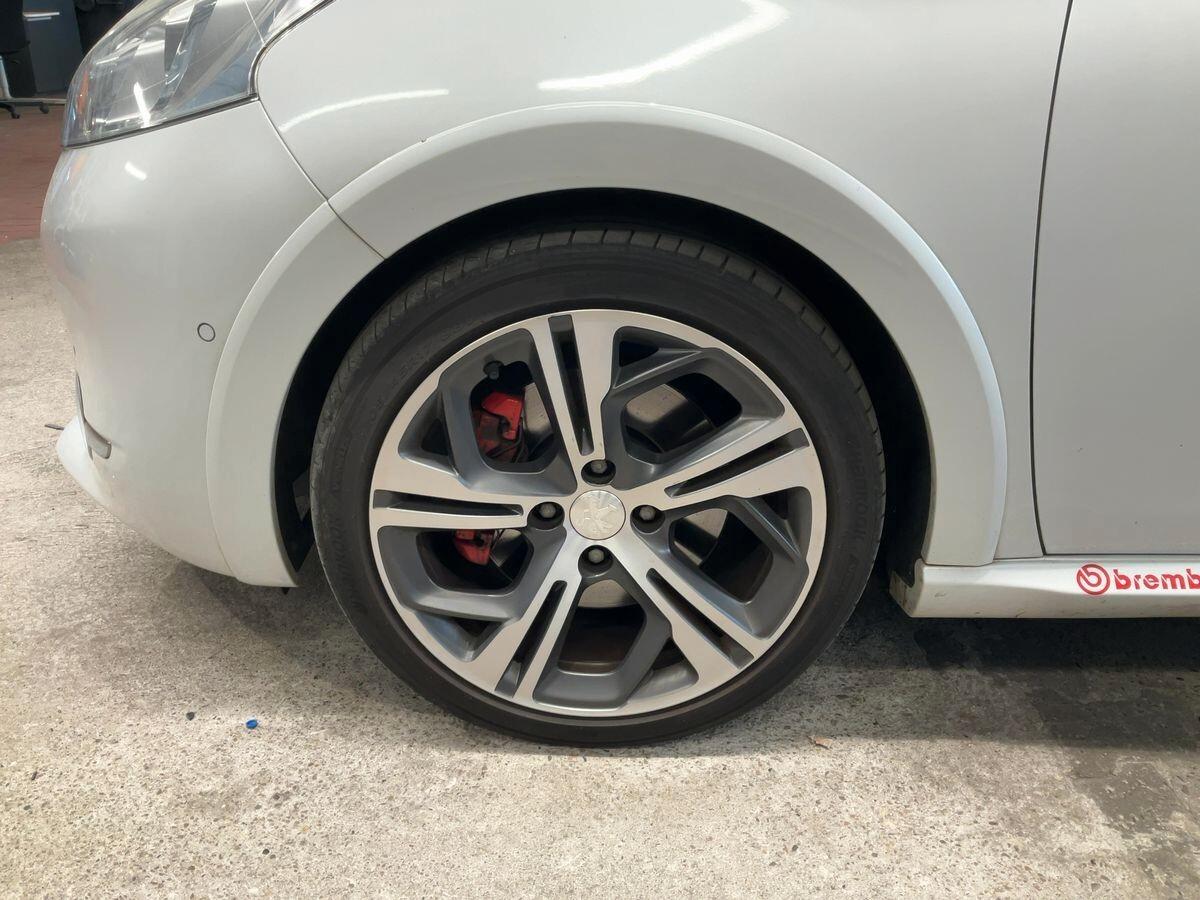 Peugeot 208 1.6 THP 200 CV 3 porte GTi