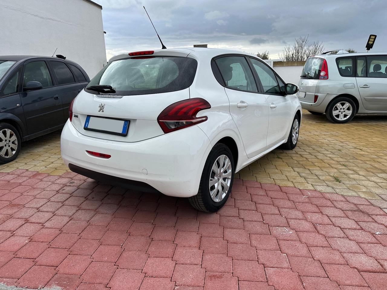 Peugeot 208 BlueHDi 75 5 porte Allure