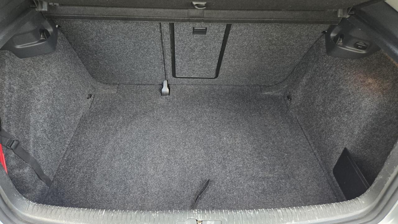 Volkswagen Golf 1.6 TDI 5p. Highline Neopatentati