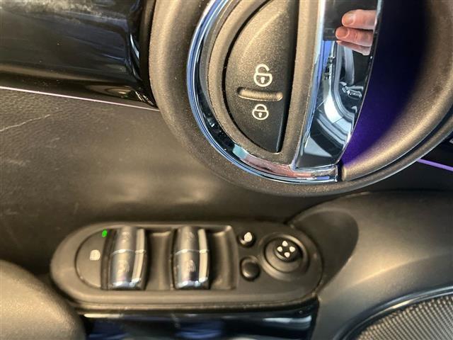 MINI Mini 5 Porte 1.5 Twin Power Turbo Cooper Essential