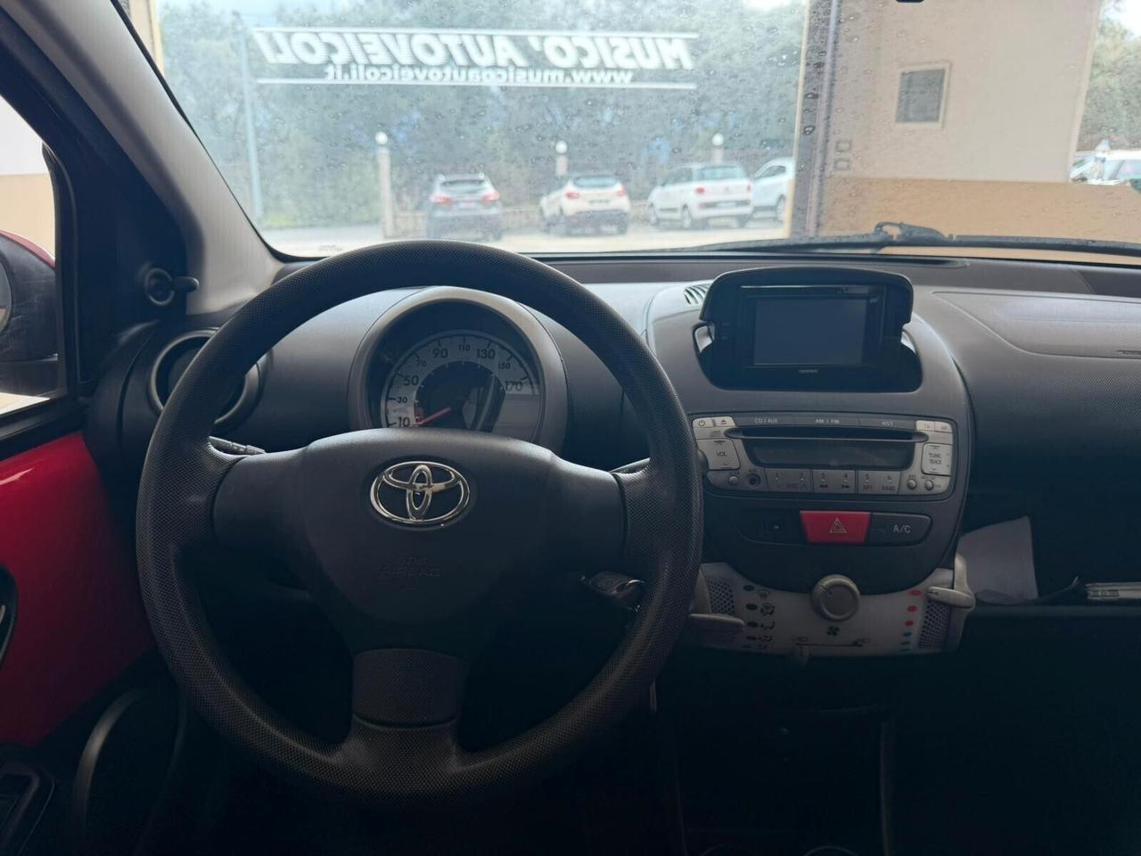 Toyota Aygo 1.0 VVT-i 69 CV 5 porte x-cool MMT