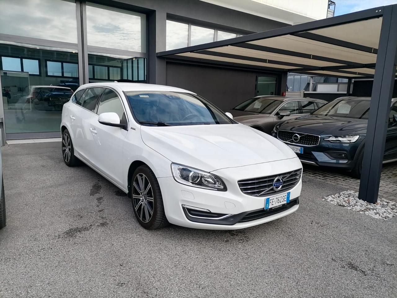 VOLVO V60 D6 Twin Engine Geartronic Momentum