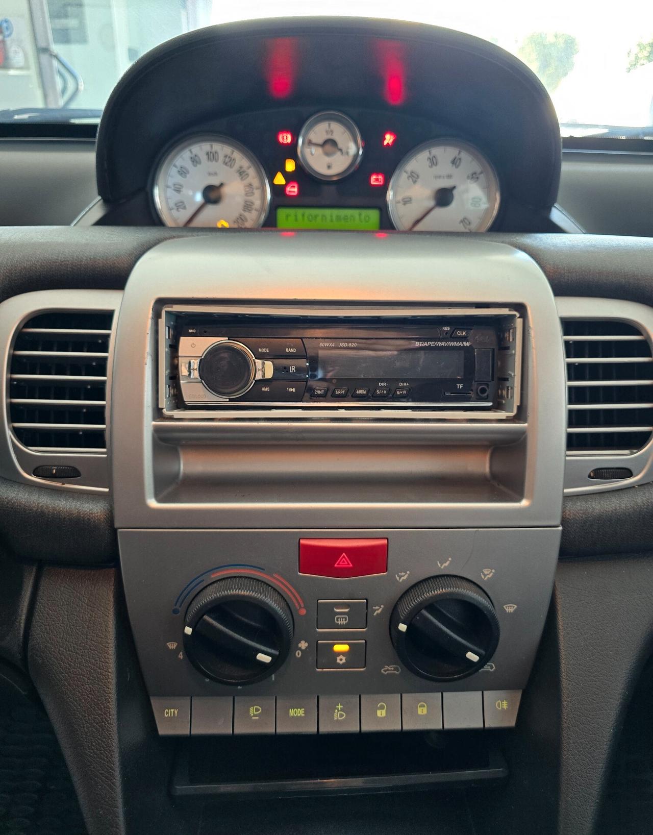 Lancia Ypsilon 1.3 MJT 75 CV Platino