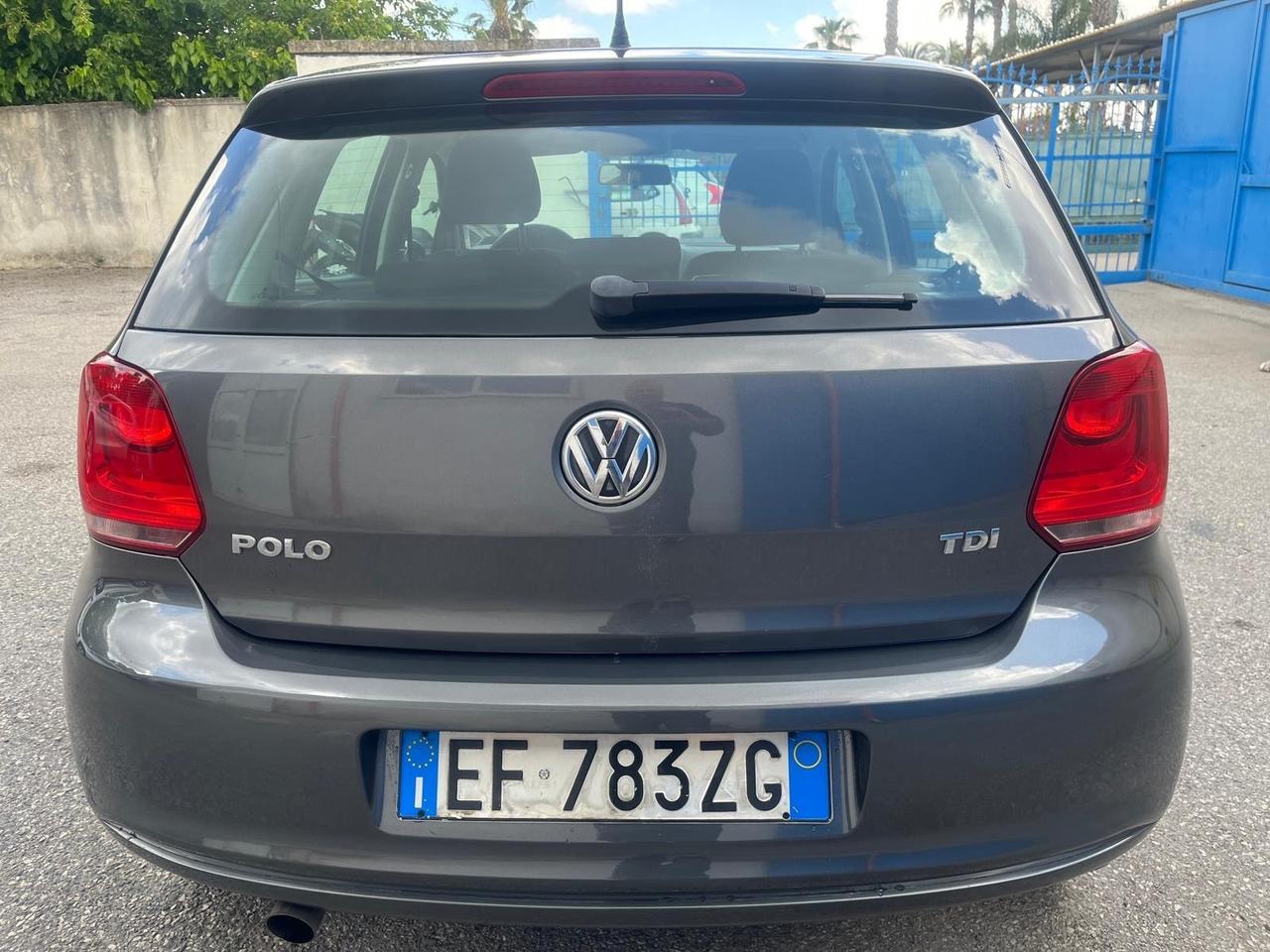 Volkswagen Polo 5P-1.6 tdi- cambio autom-2011