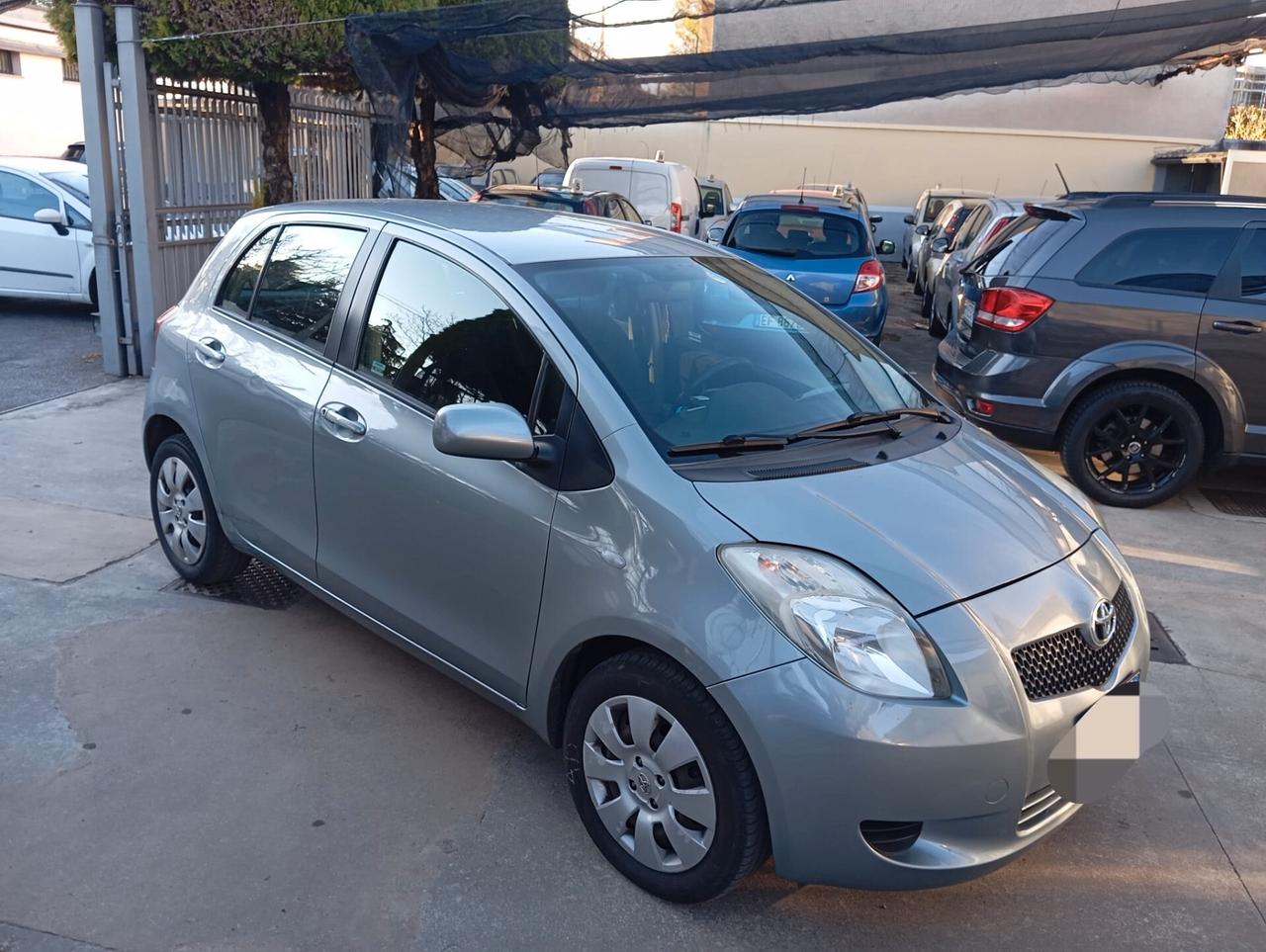 Toyota Yaris 1.0 5 porte Sol neopatentati permute