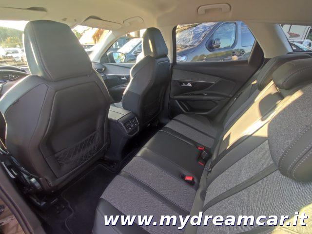 PEUGEOT 3008 BlueHDi 130 S&S Allure