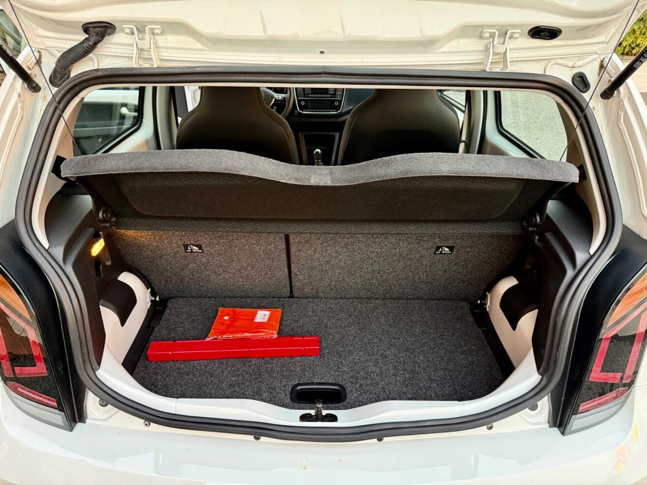 Volkswagen up! 1.0 5p. EVO sport 2000 KM