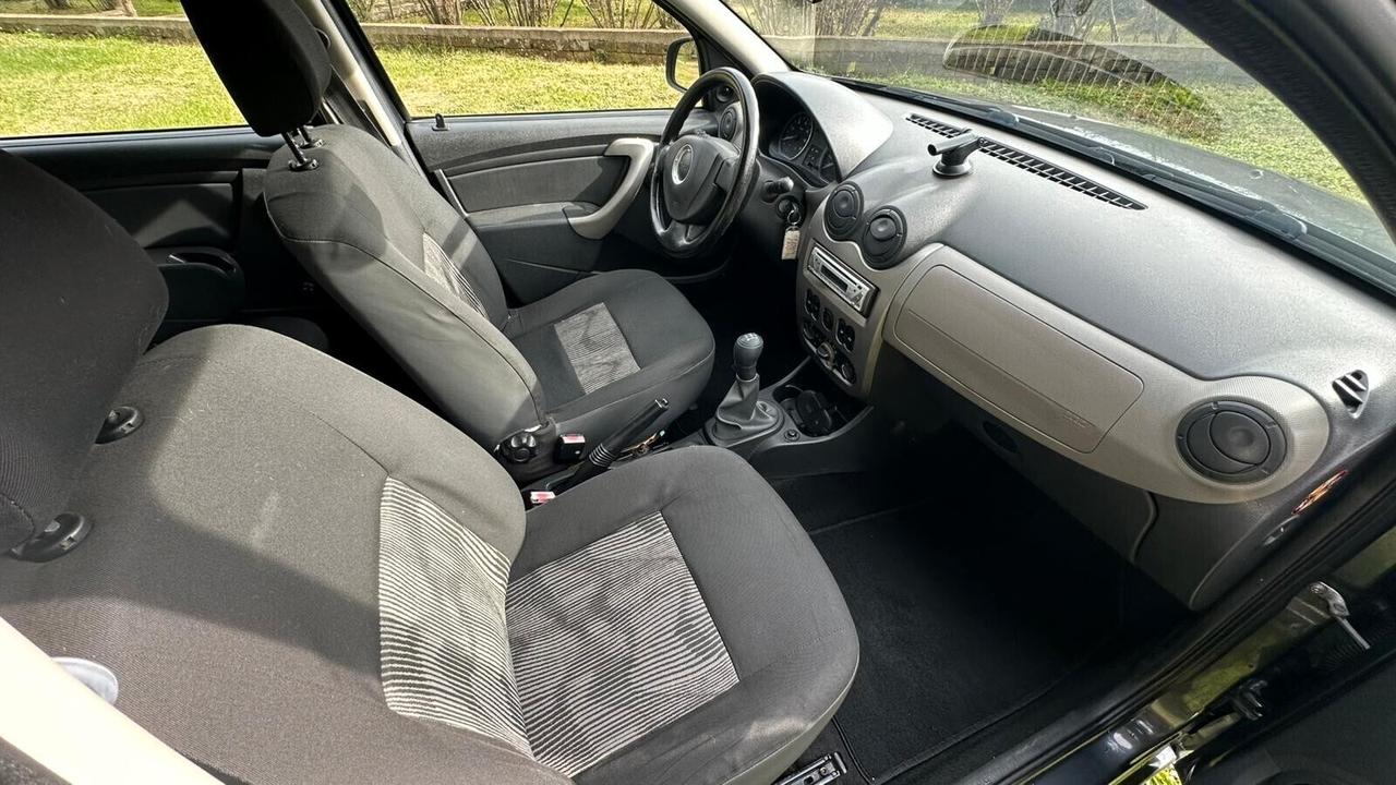 Dacia Sandero 1.2 16V Lauréate GPL 2010 NEOP leggi testo
