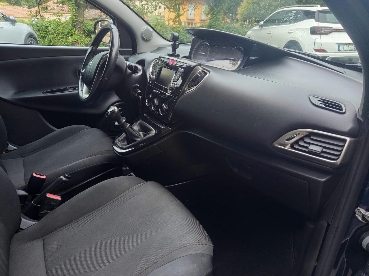 Lancia Ypsilon 1.2 69 CV 5 porte S&S Gold