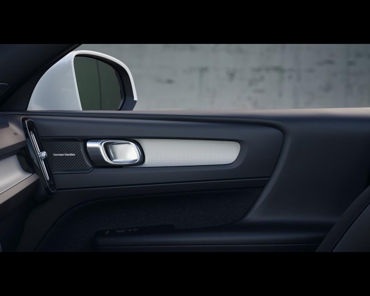 VOLVO XC40 CORE B3 AUTO PREZZO PROMO FINO A FINE MESE