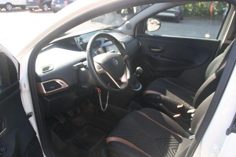 Lancia Ypsilon 1.0 FireFly 70cv Hybrid ALBERTA FERRETTI