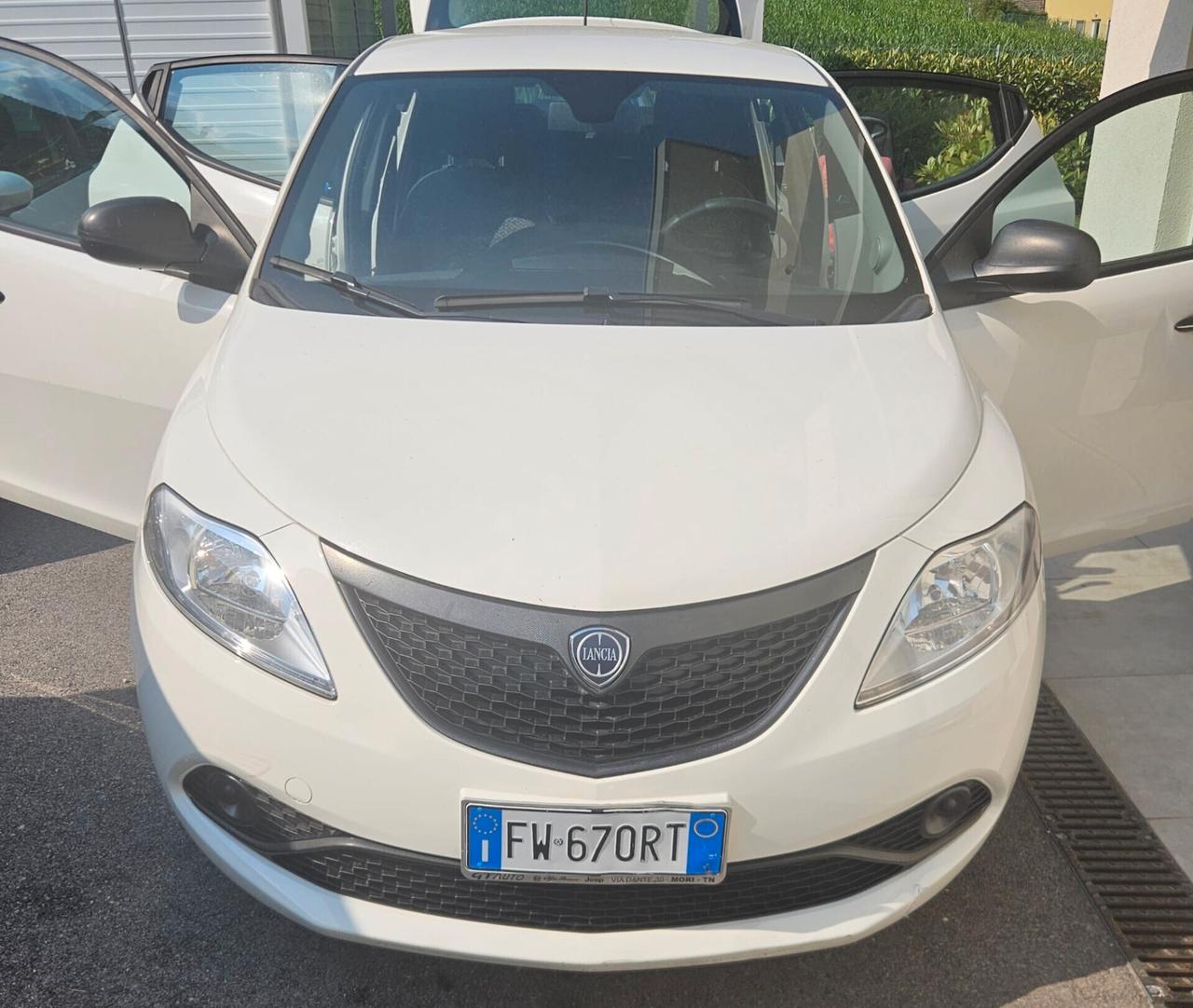 Lancia Ypsilon 1.2 69 CV 5 porte GPL Ecochic Gold