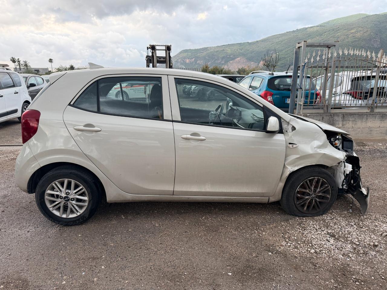 KIA PICANTO 2023 1.0 BENZINA 67 CV *SINISTRATA