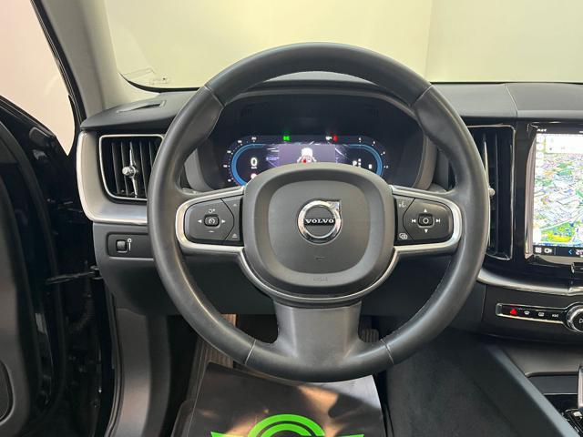 VOLVO XC60 B4 AWD Momentum LED|RETROCAMERA|CARPLAY|18'