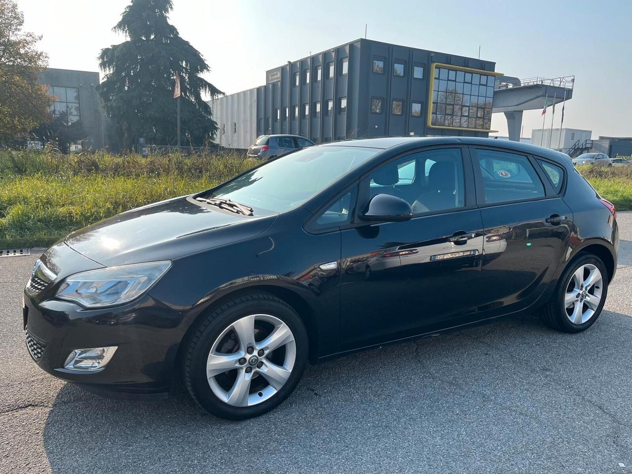 Opel Astra 1.4 100CV 5 porte Cosmo