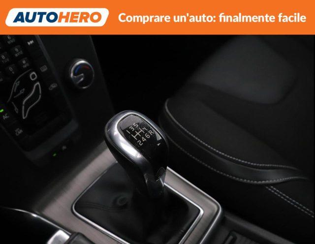 VOLVO V40 D3 Momentum
