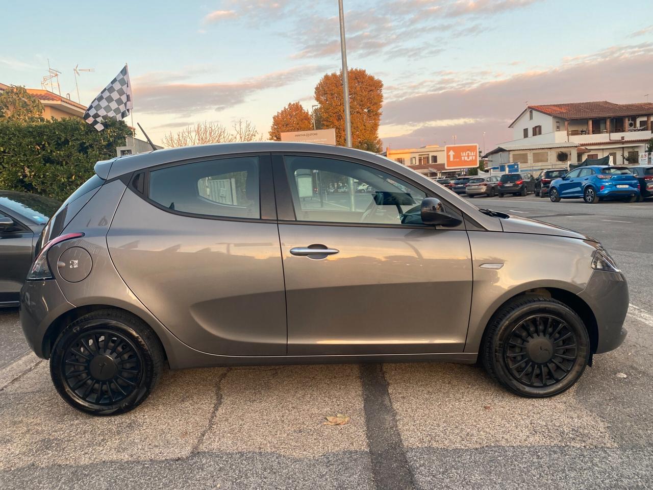 LANCIA Ypsilon 1.0 hybrid 70Cv 5posti SILVER