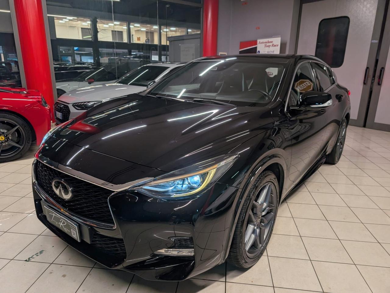 Infiniti Q30 1.5 diesel Sport Black