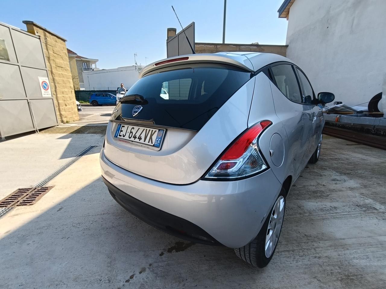 Lancia Ypsilon 1.2 69 CV 5 porte S&S Silver