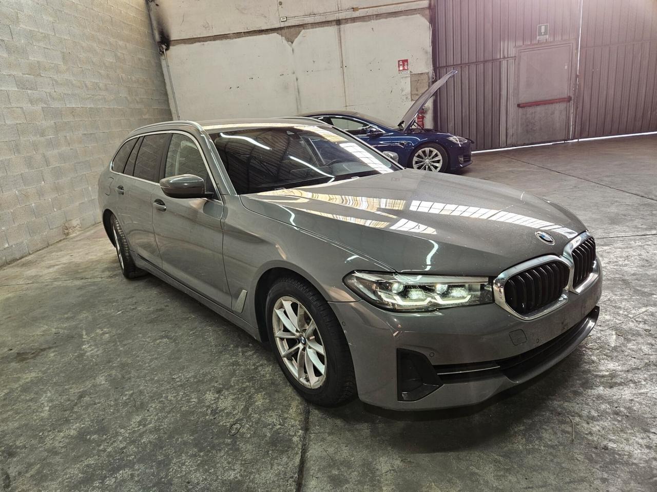 BMW 520 d Touring mhev 48V auto INCIDENTATA