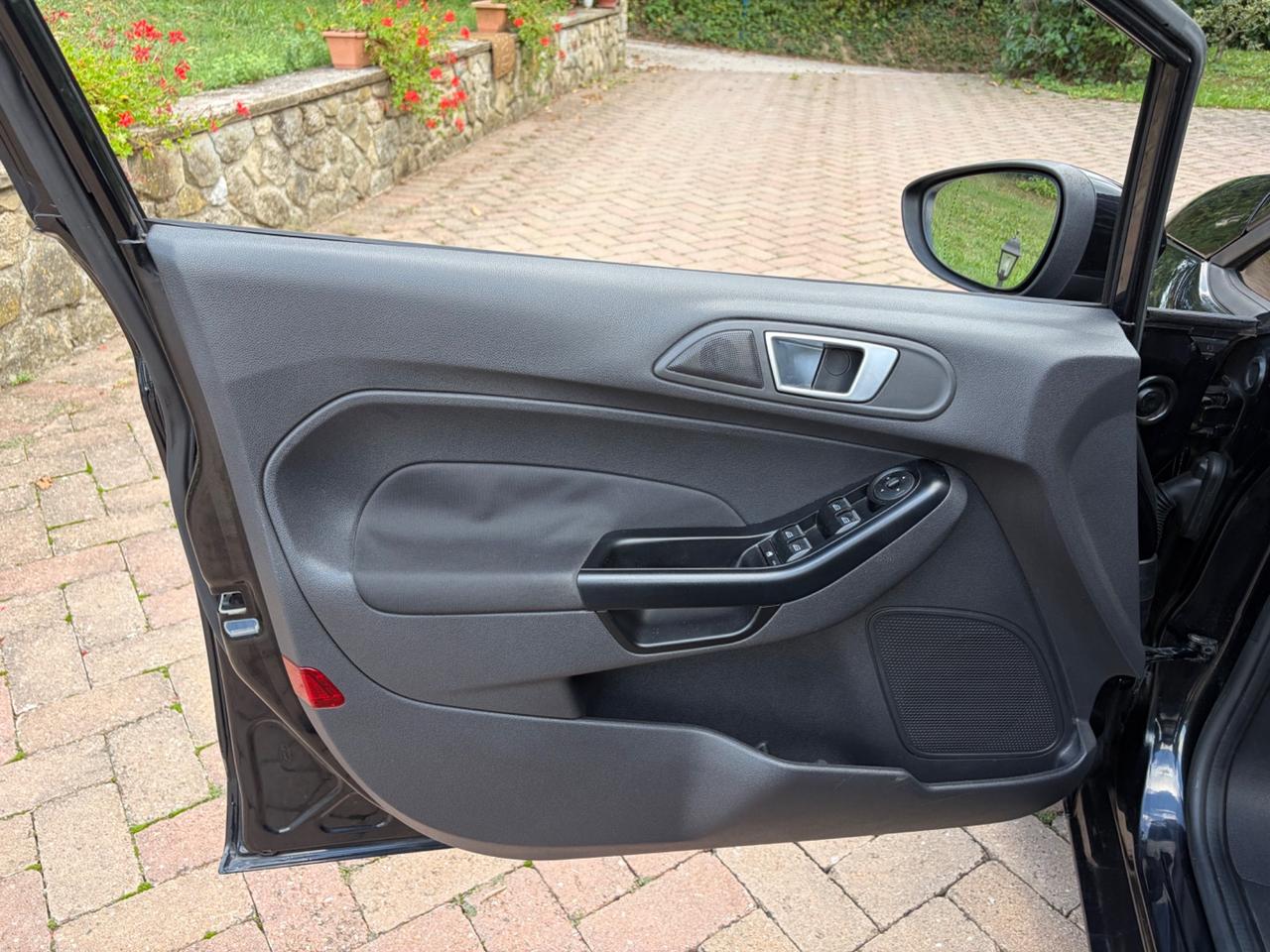Ford Fiesta 1.5 TDCi 75CV 5 porte Titanium OK NEOPATENTATI