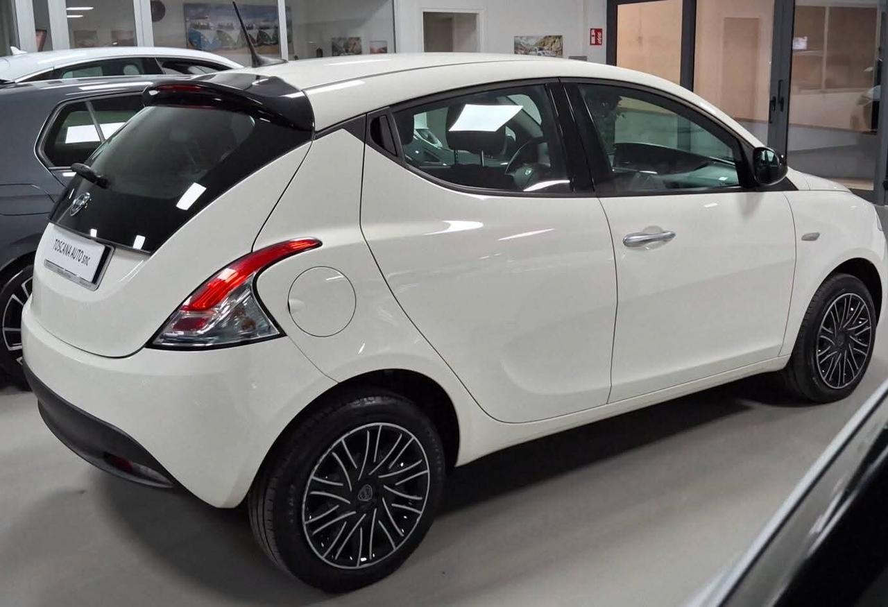 Lancia Ypsilon 1.0 5 porte S&S Hybrid Gold Plus