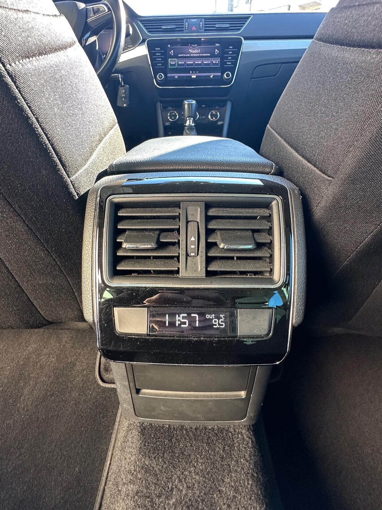 Skoda Superb 2.0 TDI 150 CV SCR DSG Wagon Executive