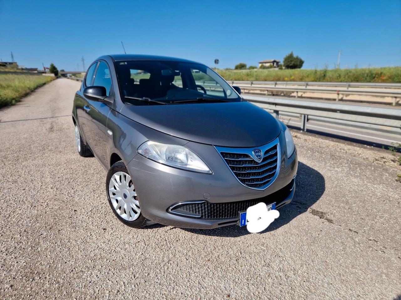 Lancia Ypsilon 1.2 69 CV Unyca