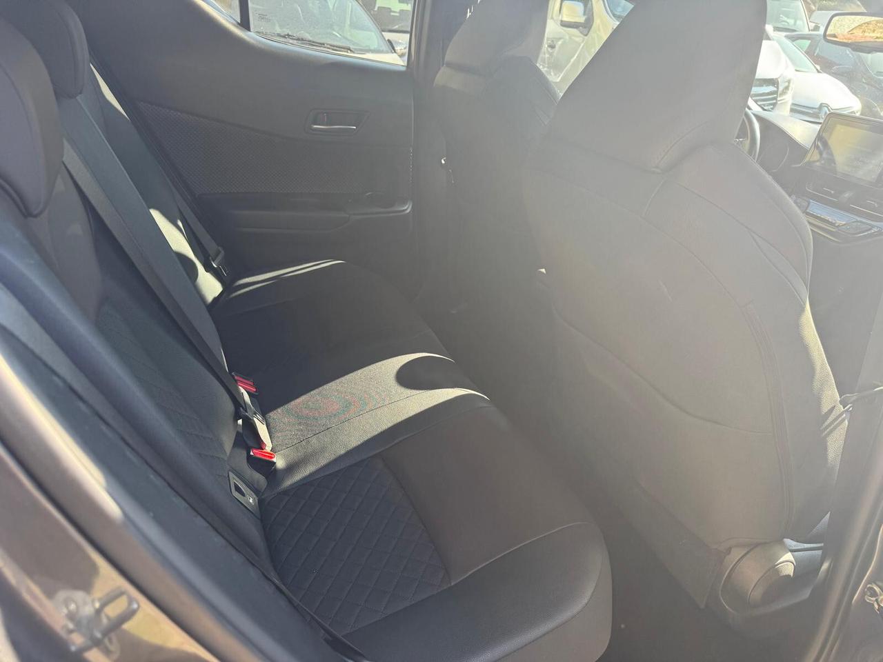 Toyota C-HR 1.8 Hybrid E-CVT Lounge
