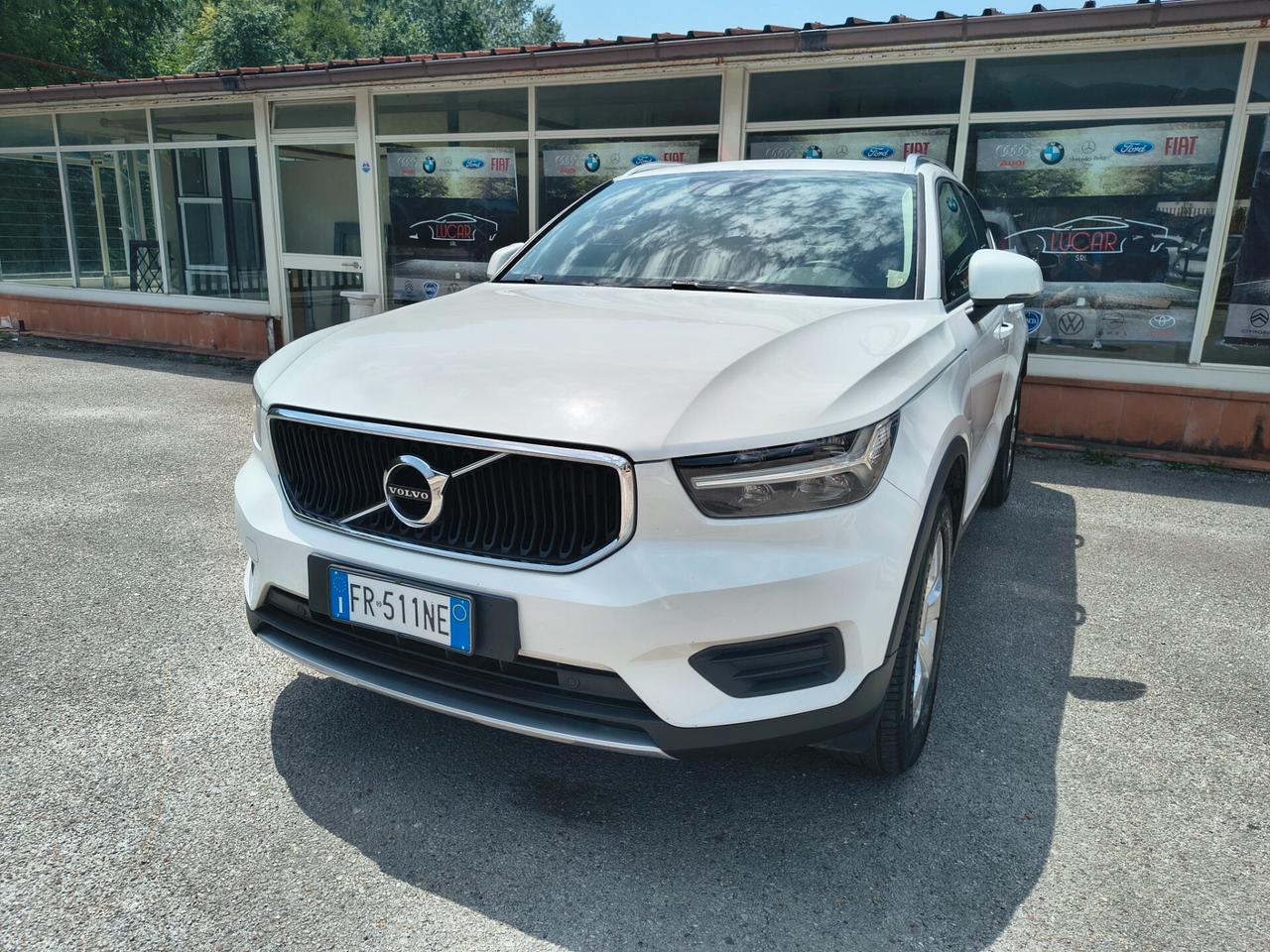 VOLVO XC40 D3 MOMENTUM "MAI VISTA UNA SIMILE"