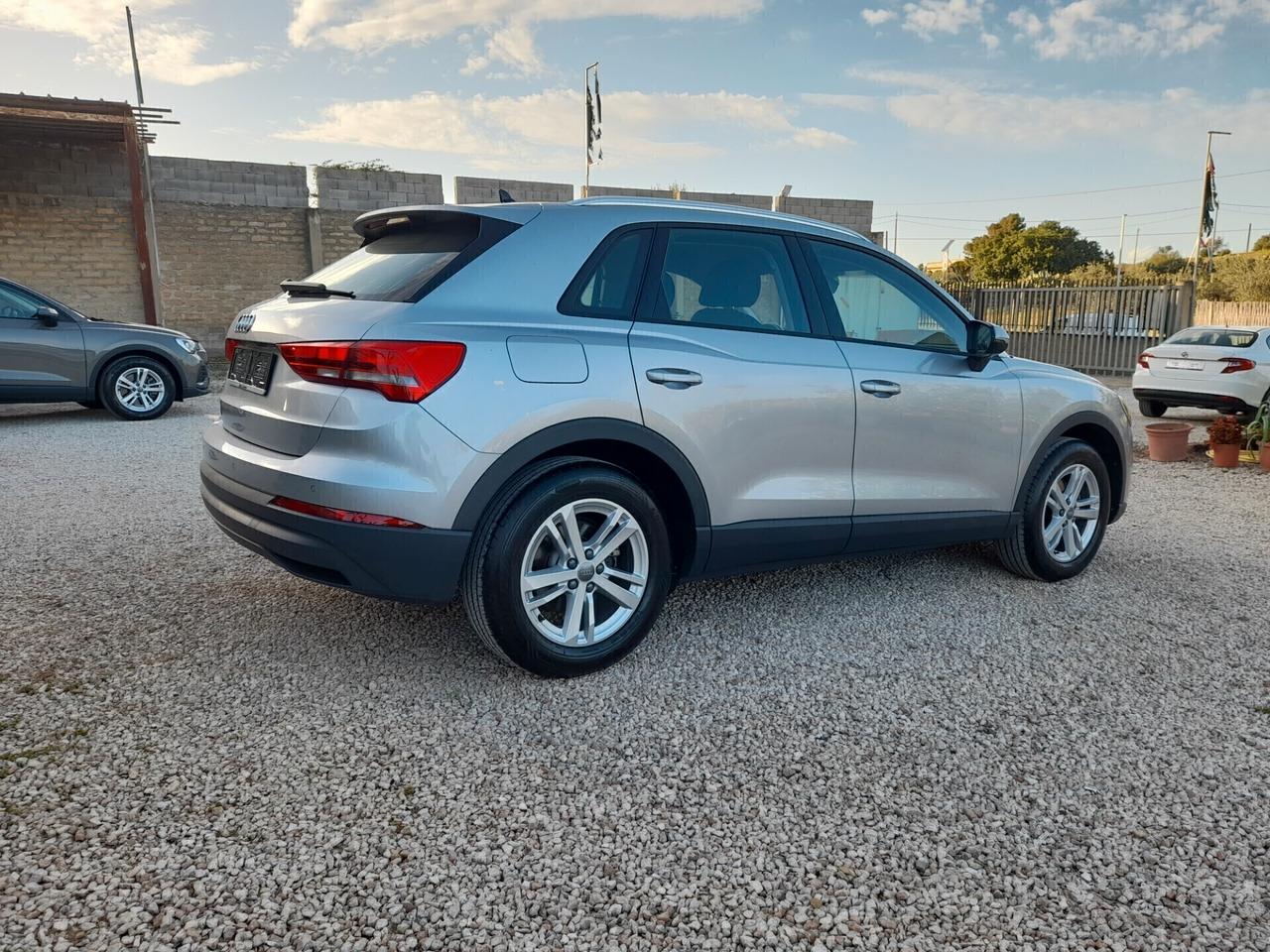 Audi Q3 35 TDI S tronic Business Advanced ANN02020