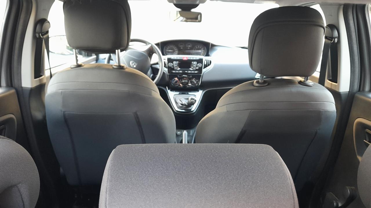 Lancia Ypsilon 1.0 FireFly 5 porte S&S Hybrid Silver