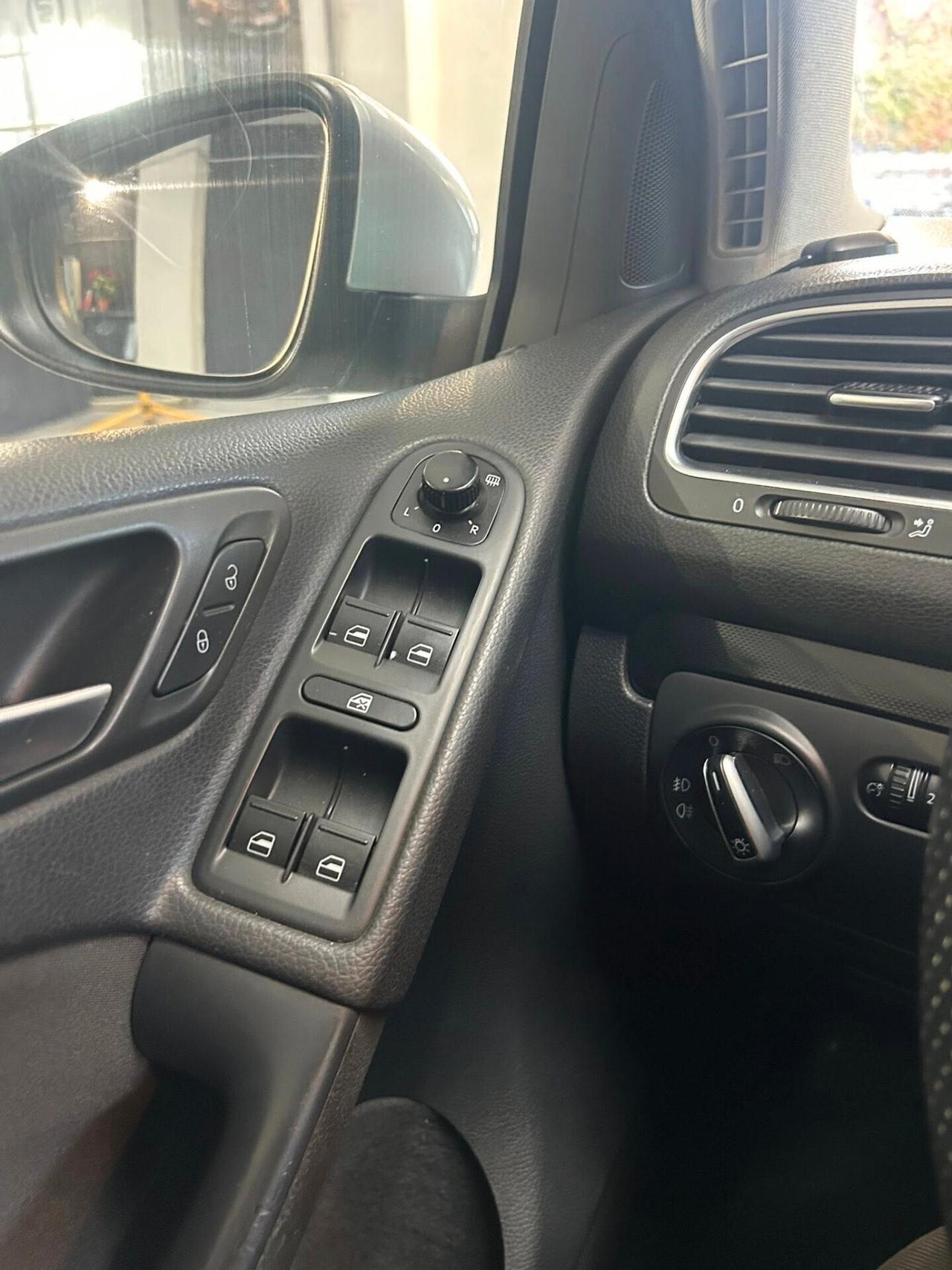 Volkswagen Golf 1.6 Comfortline DISTR FATTA - 2012