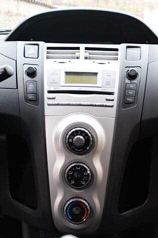 Toyota Yaris 1.0 5 porte Sol 89.000KM CLIMA NEOPATENTATI RADIO CD